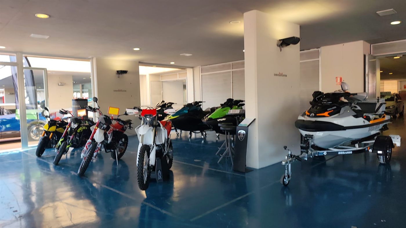 Stand — Aventura Motos