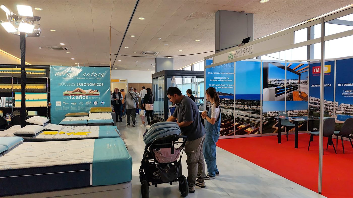 Stand — Hall Imc Y Tm